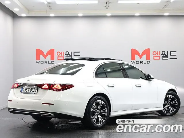 Mercedes-Benz E-Class — Фото автомобиля 4