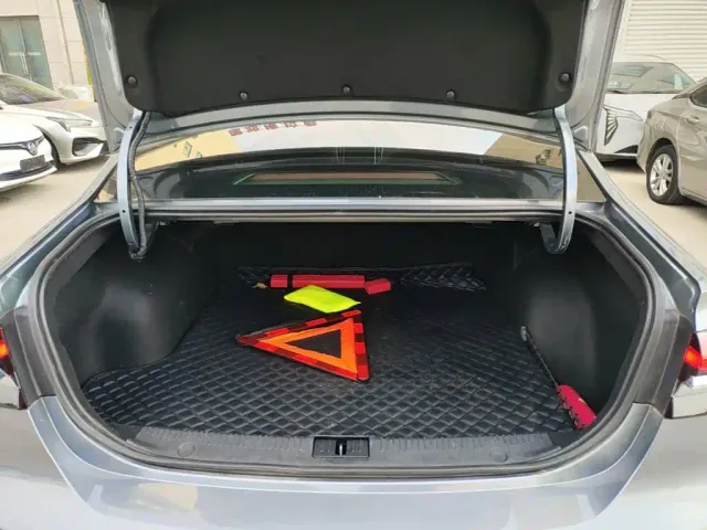 Roewe i6 MAX EV — Фото автомобиля 18