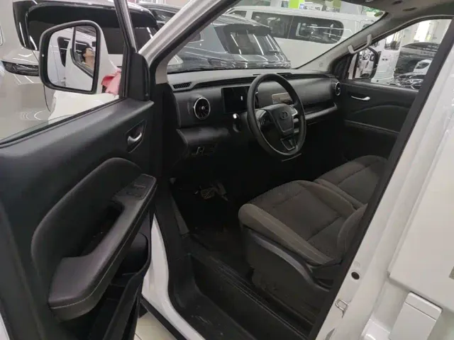 Ruichi New Energy EC75 — Фото автомобиля 15