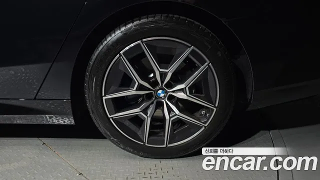 BMW 5 Series G60 — Фото автомобиля 21