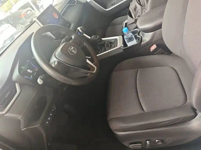 Toyota RAV4 — Фото автомобиля 14
