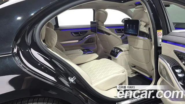 Mercedes-Benz S-Class — Фото автомобиля 12