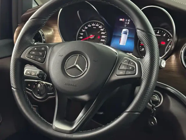 Mercedes-Benz V-Class — Фото автомобиля 7