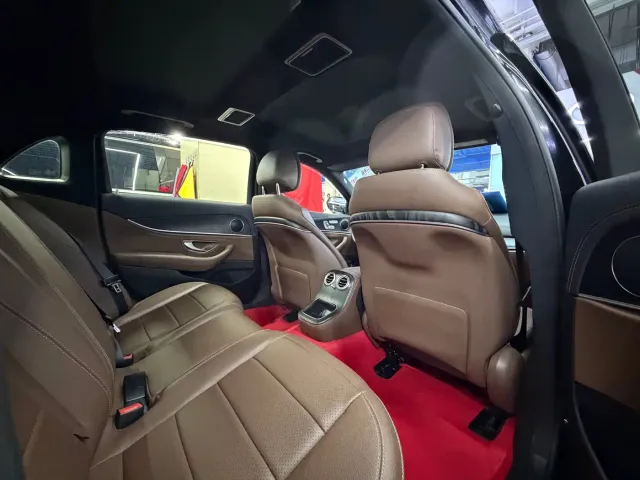 Mercedes-Benz E-Class — Фото автомобиля 7