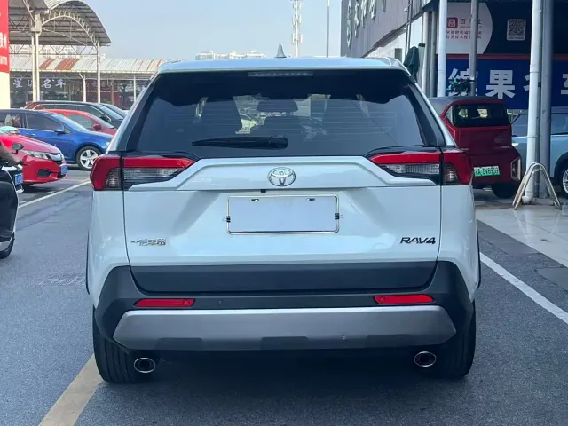 Toyota RAV4 — Фото автомобиля 5