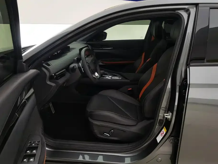 Changan Changan UNI-V 2022 1.5T Sport Edition — Фото автомобиля 9