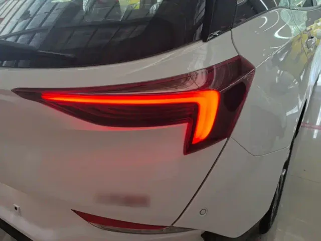 Buick Velite 6 — Фото автомобиля 7