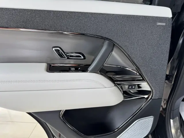 Land Rover Range Rover Sport — Фото автомобиля 23