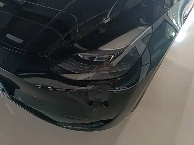 Tesla Model Y — Фото автомобиля 23