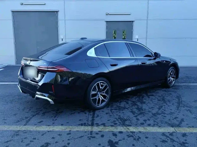 BMW i5 — Фото автомобиля 4