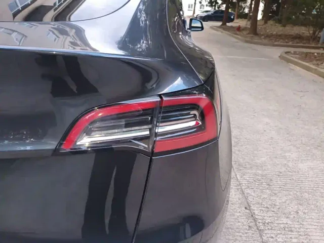 Tesla Model Y — Фото автомобиля 7