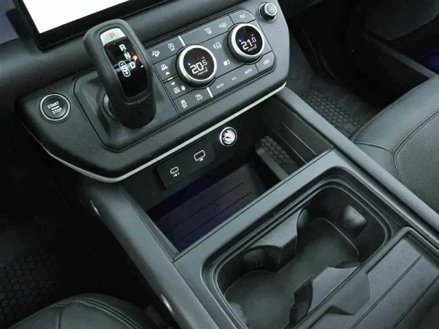 Land Rover Defender — Фото автомобиля 10