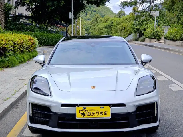 Porsche Panamera — Фото автомобиля 3