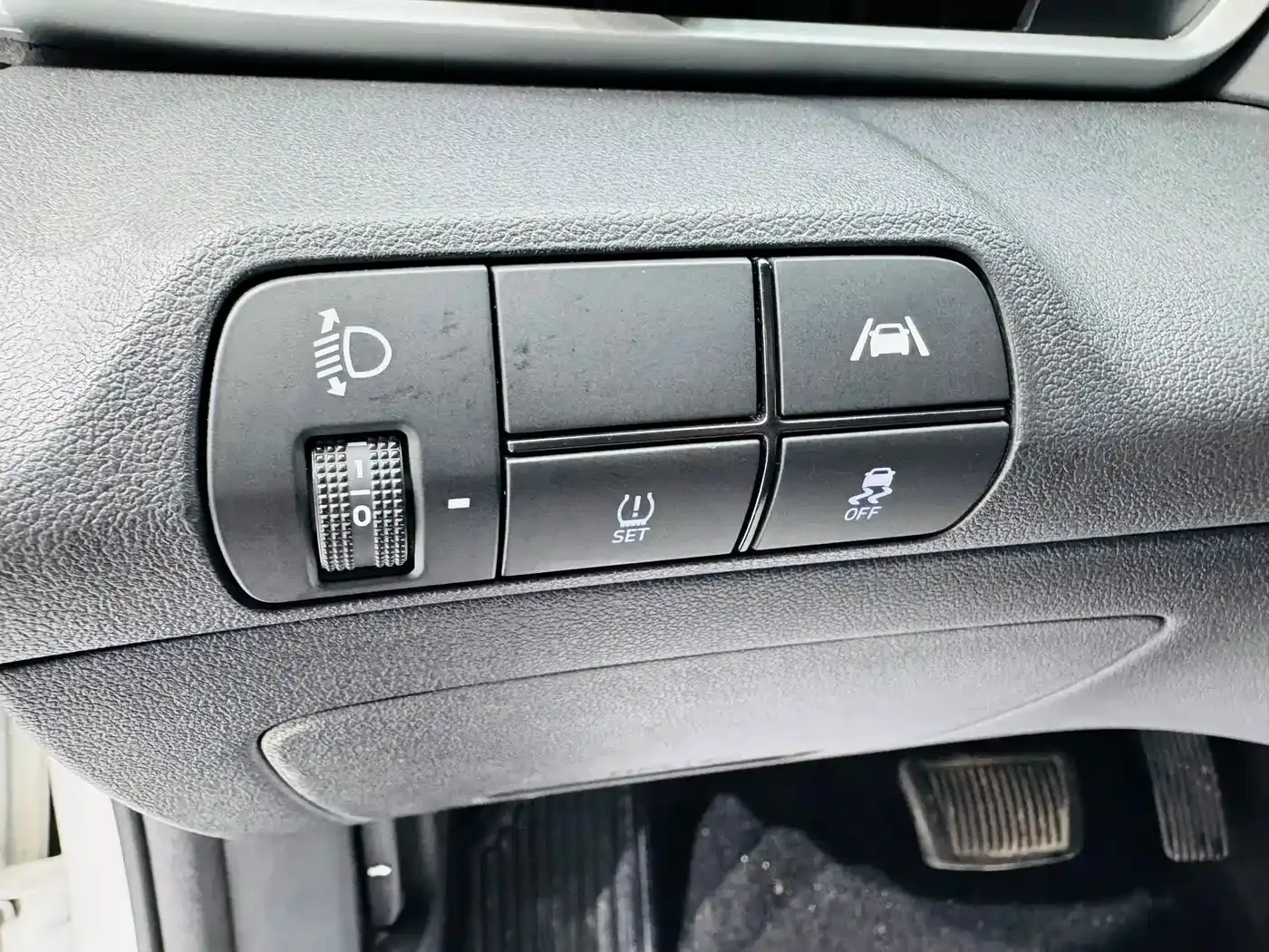 Hyundai Elantra 2022 1.5L CVT LUX Premium Edition — Фото автомобиля 10