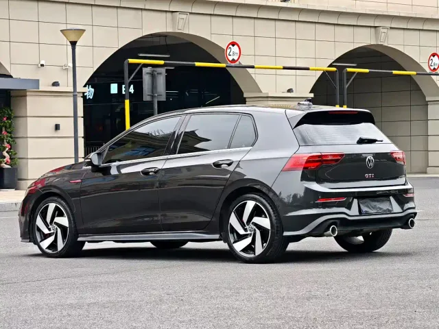 Volkswagen Golf GTI — Фото автомобиля 7