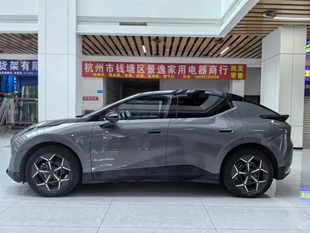 Lynk & Co Z20 — Фото автомобиля 17