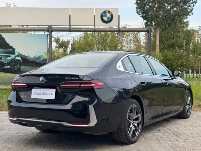 BMW i5 — Фото автомобиля 3