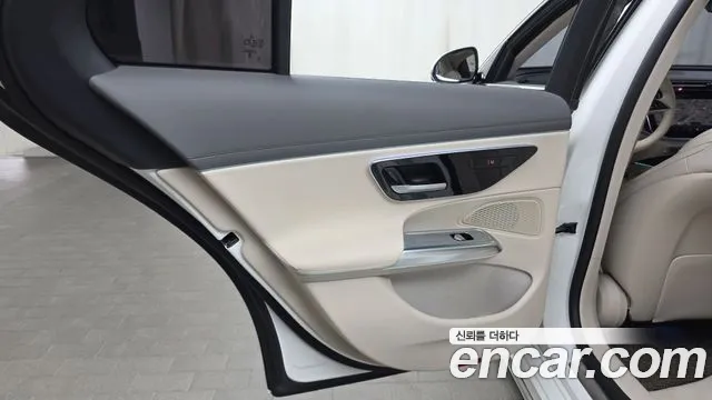 Mercedes-Benz E-Class — Фото автомобиля 26