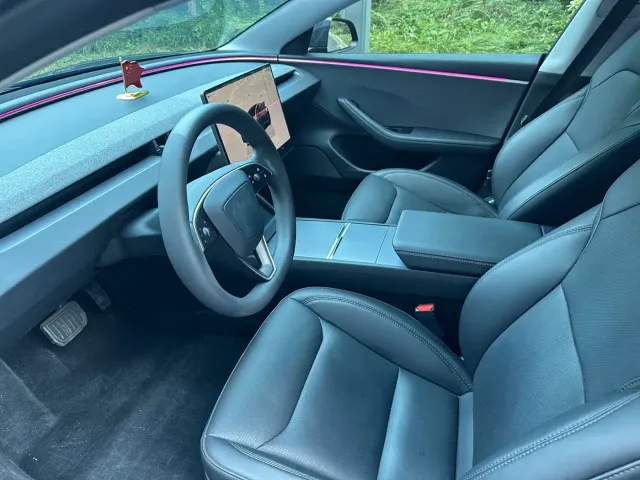 Tesla Model 3 — Фото автомобиля 10