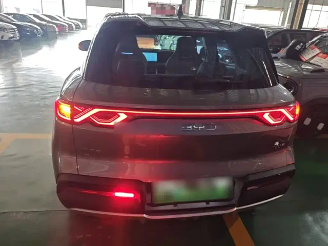BYD Yuan UP 2024 301KM Leading Edition — Фото автомобиля 5