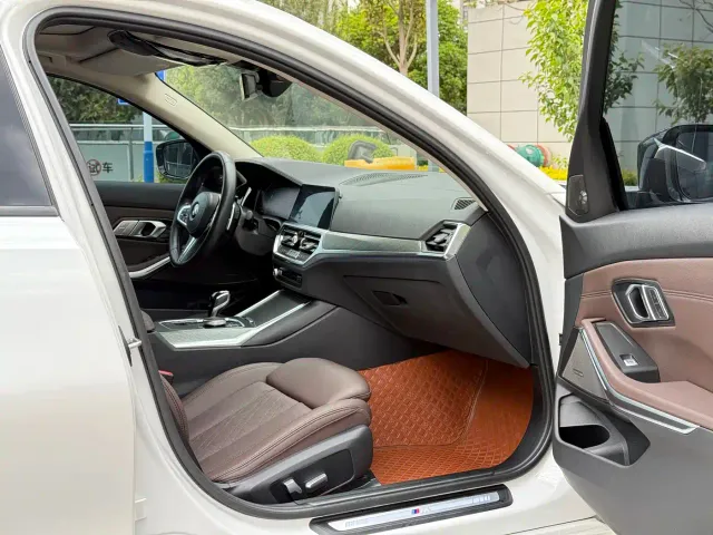 BMW 3 Series — Фото автомобиля 9
