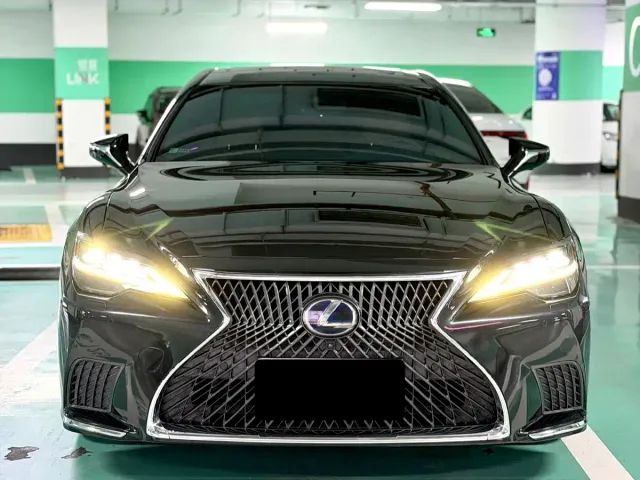 Lexus LS — Фото автомобиля 2