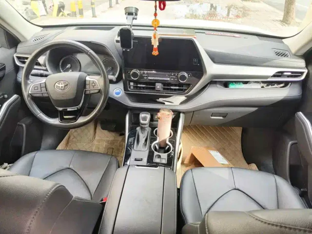 Toyota Highlander — Фото автомобиля 12