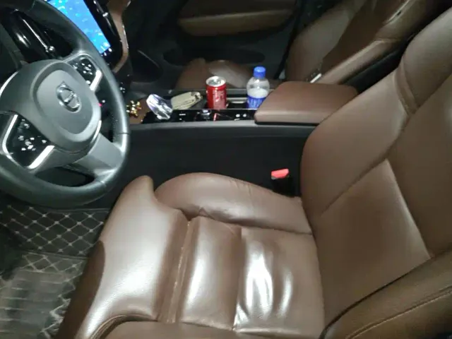 Volvo XC60 — Фото автомобиля 9