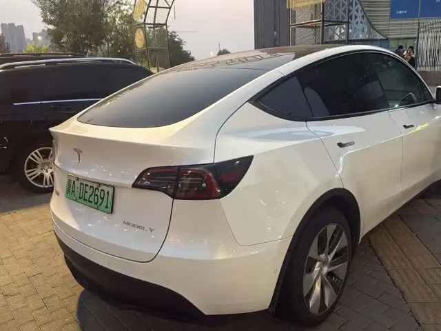Tesla Model Y 2022 Facelift Rear-Wheel Drive Version — Фото автомобиля 5