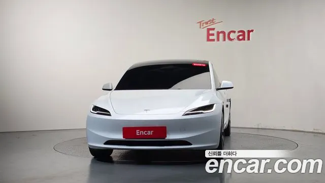 Tesla Model 3 — Фото автомобиля 2