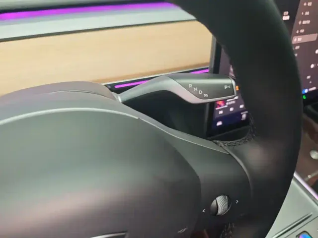 Tesla Model 3 — Фото автомобиля 13
