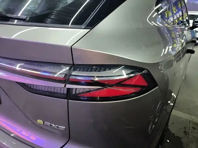 Roewe RX5 — Фото автомобиля 7