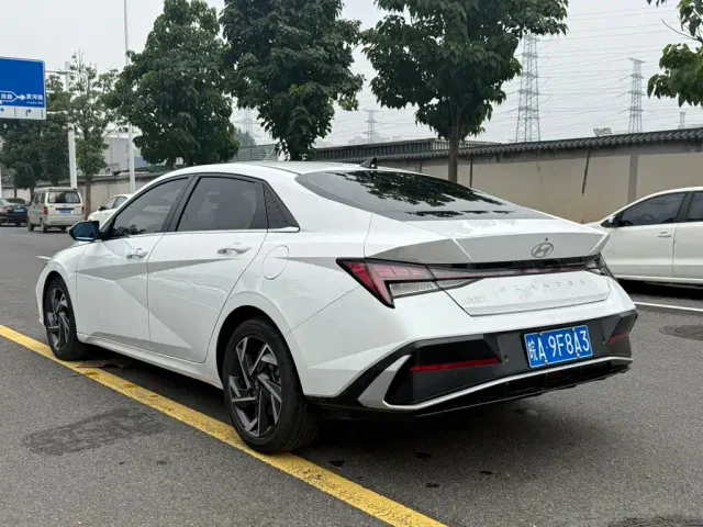 Hyundai Elantra — Фото автомобиля 13
