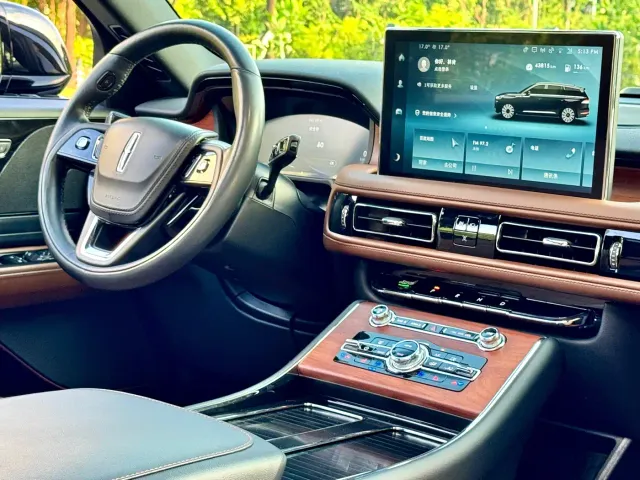 Lincoln Aviator — Фото автомобиля 11