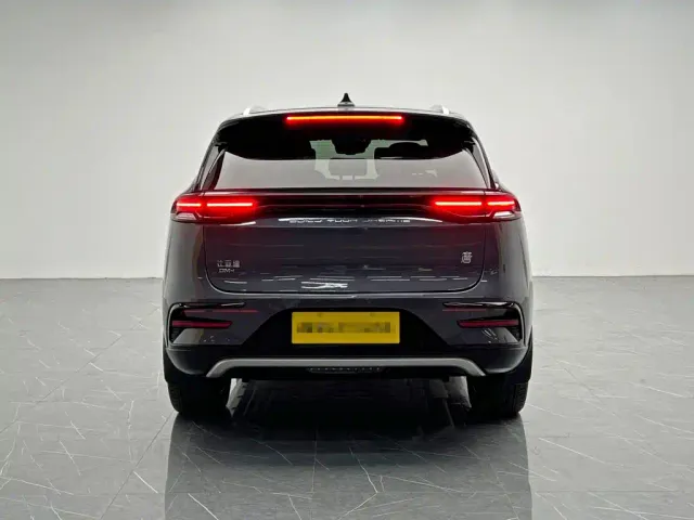 BYD Tang — Фото автомобиля 5