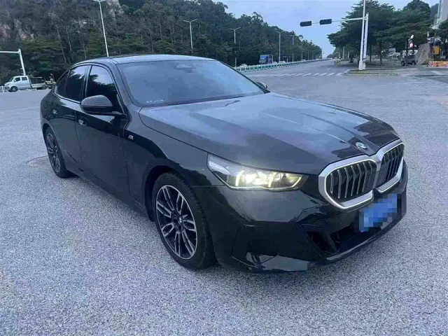BMW 5 Series — Фото автомобиля 2