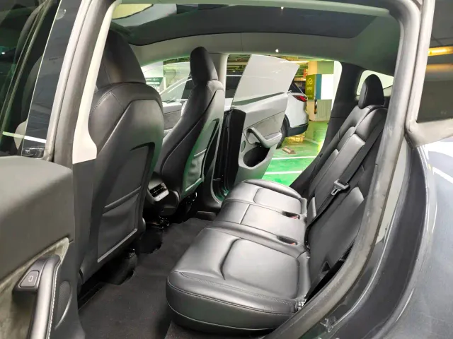 Tesla Model Y — Фото автомобиля 18