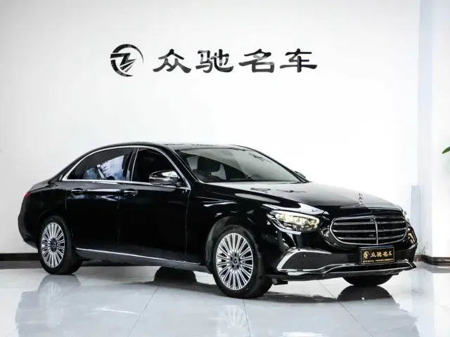 Mercedes-Benz E-Class — Фото автомобиля 3