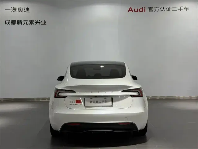 Tesla Model 3 — Фото автомобиля 5