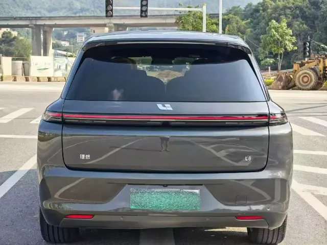 Li Auto L8 — Фото автомобиля 8