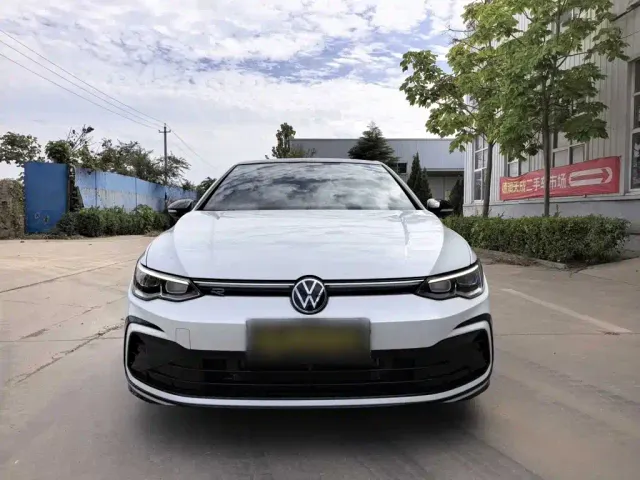 Volkswagen Golf — Фото автомобиля 5