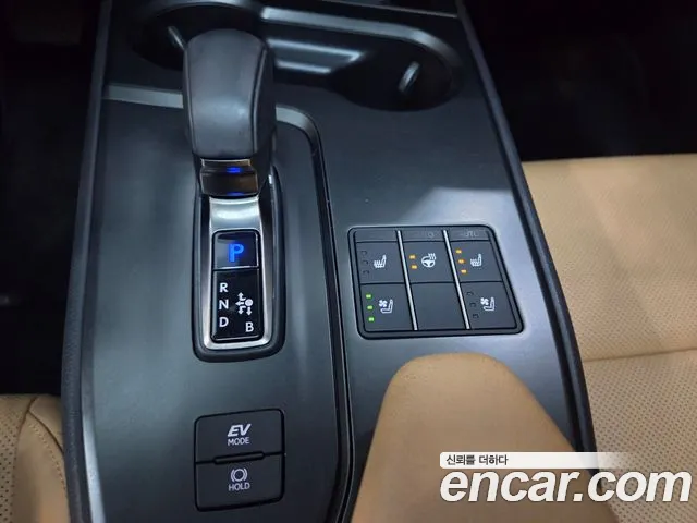 Lexus UX UX300h — Фото автомобиля 12