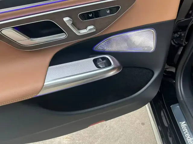 Mercedes-Benz E-Class — Фото автомобиля 4