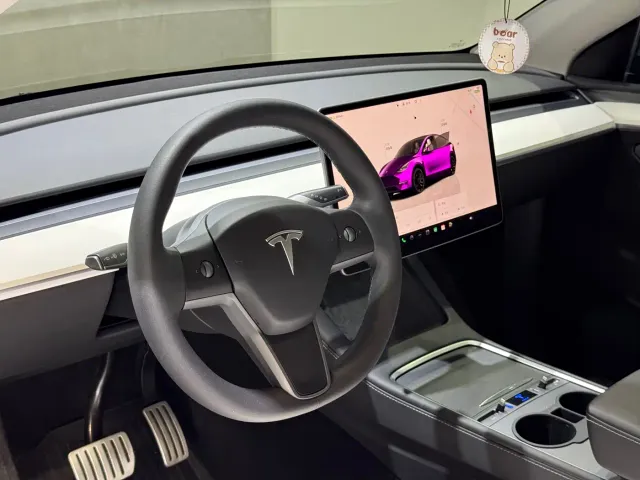 Tesla Model Y — Фото автомобиля 3