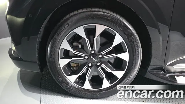 Kia Carnival Generation 4 — Фото автомобиля 4