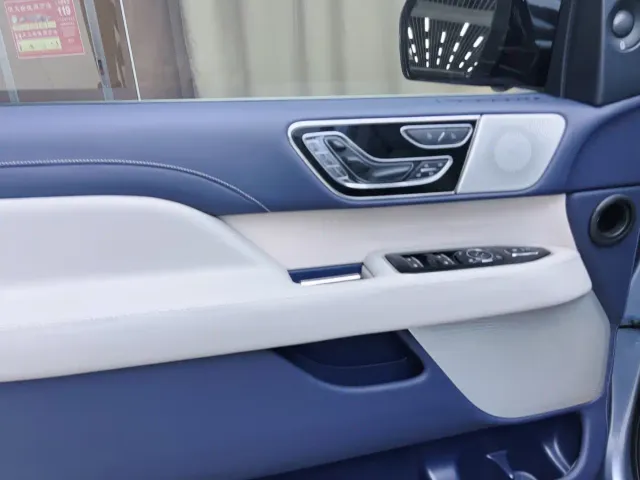 Lincoln Navigator One — Фото автомобиля 9