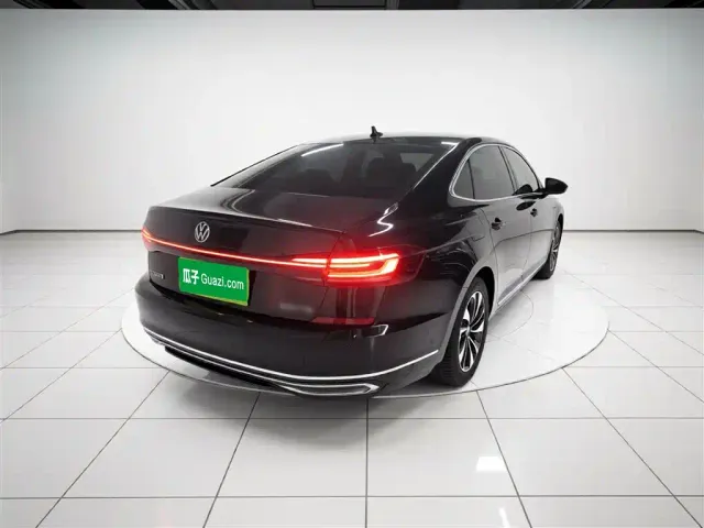Volkswagen Passat — Фото автомобиля 6