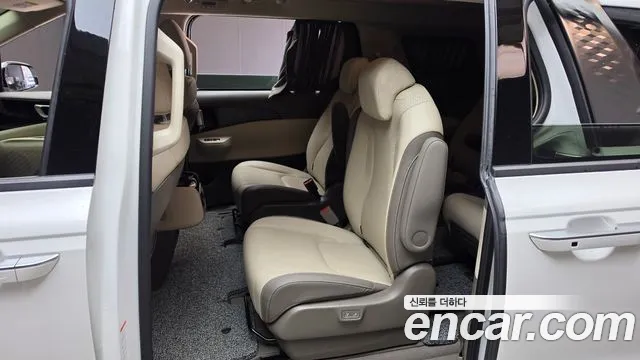 Kia Carnival 4th Gen — Фото автомобиля 18