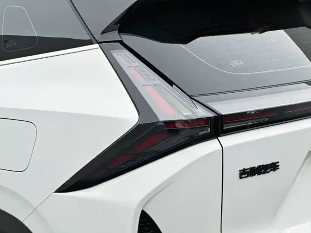 Geely Boyue — Фото автомобиля 15