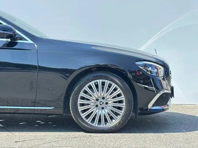 Mercedes-Benz E-Class — Фото автомобиля 6